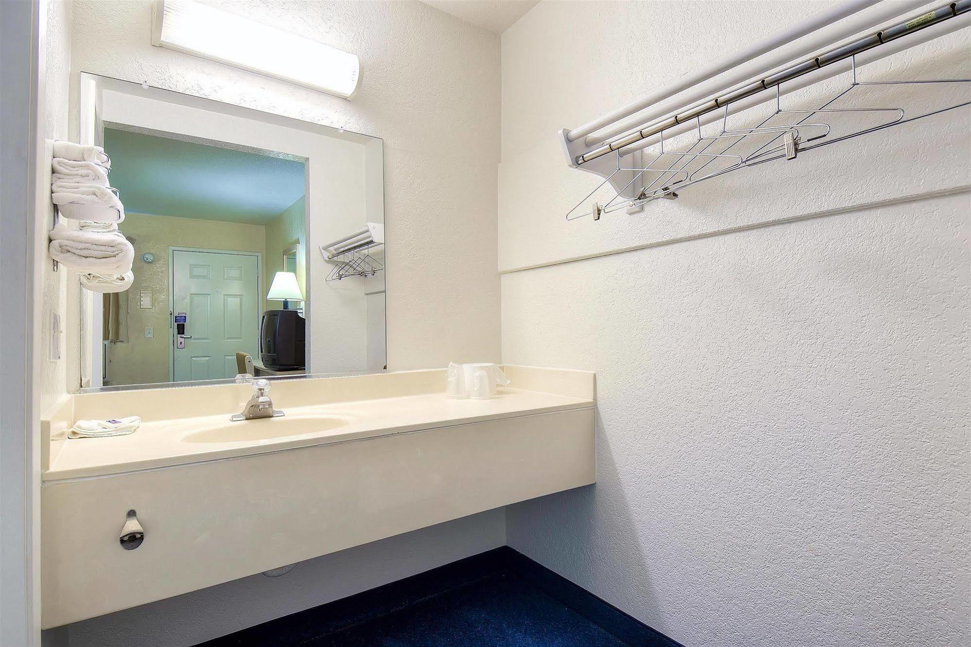 Motel 6 Anaheim Stadium - ออเรนจ์ ภายนอก รูปภาพ