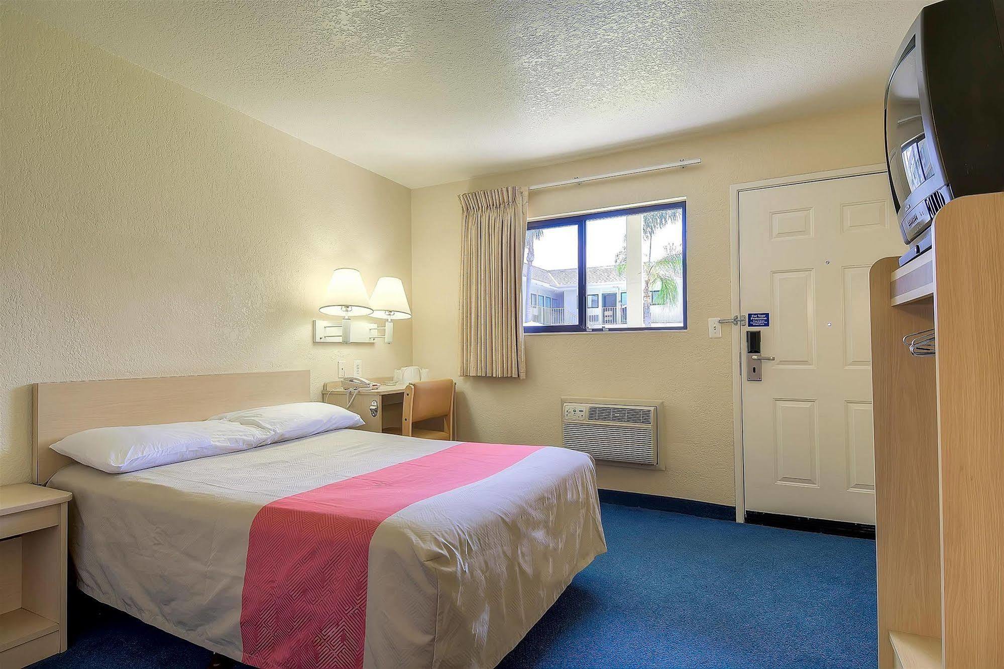 Motel 6 Anaheim Stadium - ออเรนจ์ ภายนอก รูปภาพ