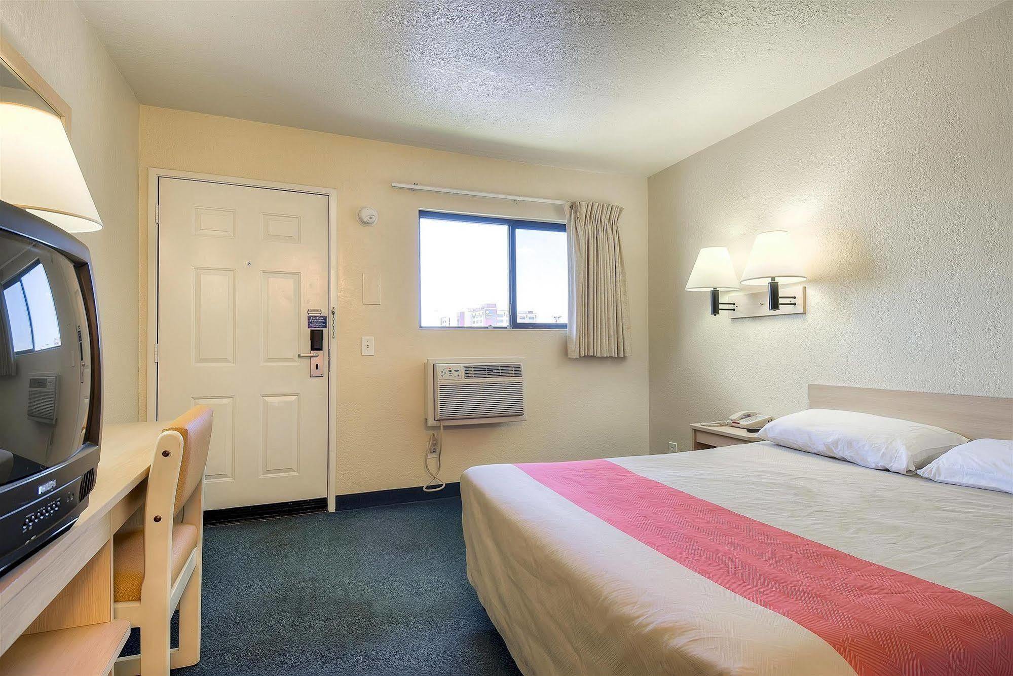 Motel 6 Anaheim Stadium - ออเรนจ์ ภายนอก รูปภาพ