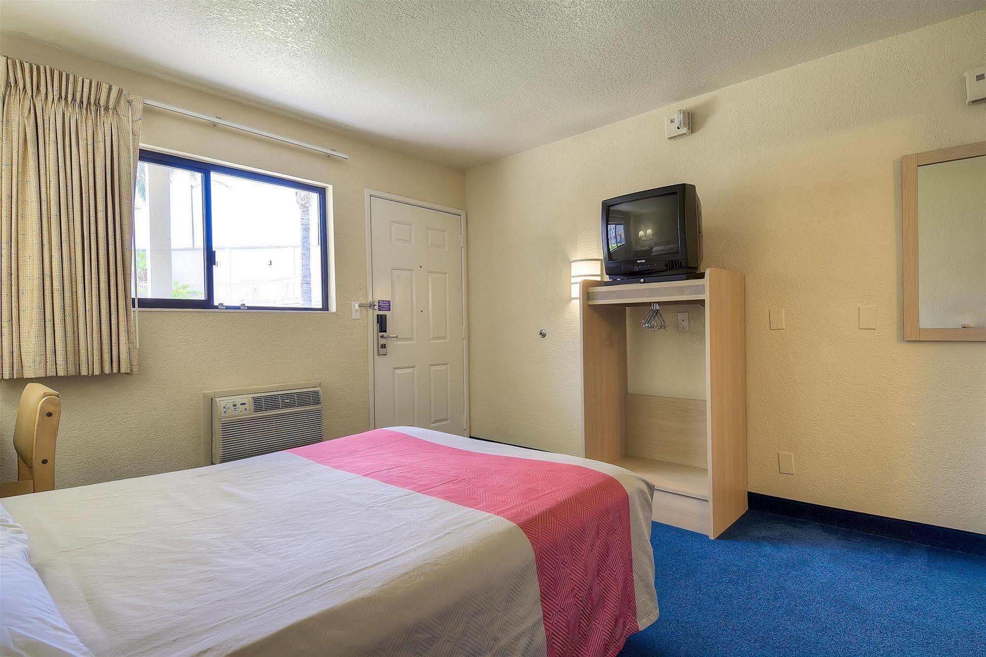 Motel 6 Anaheim Stadium - ออเรนจ์ ภายนอก รูปภาพ