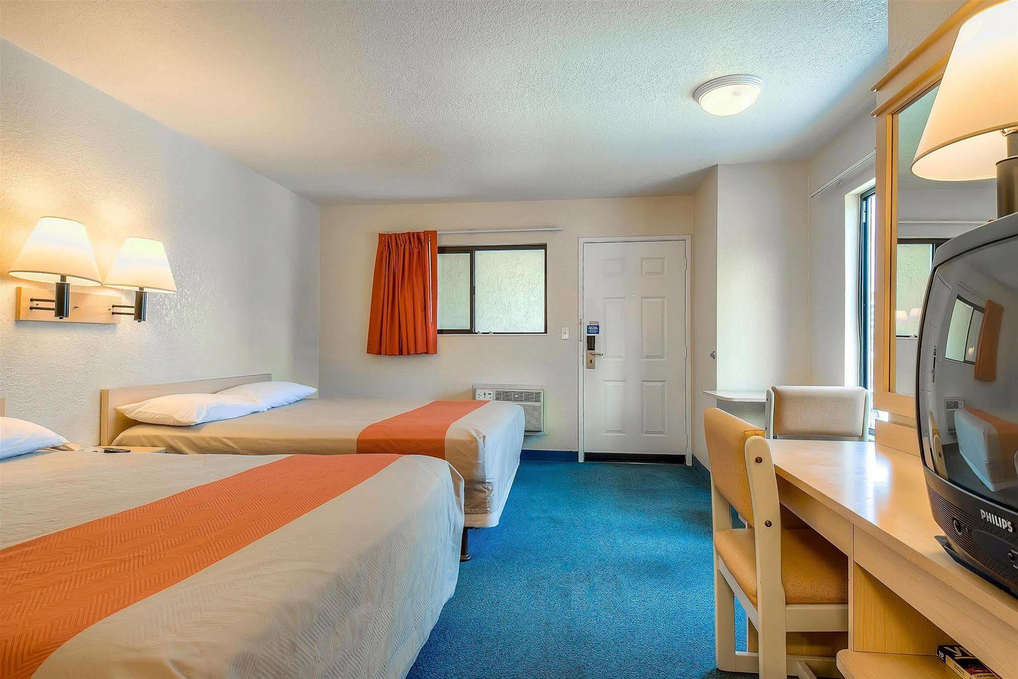 Motel 6 Anaheim Stadium - ออเรนจ์ ภายนอก รูปภาพ
