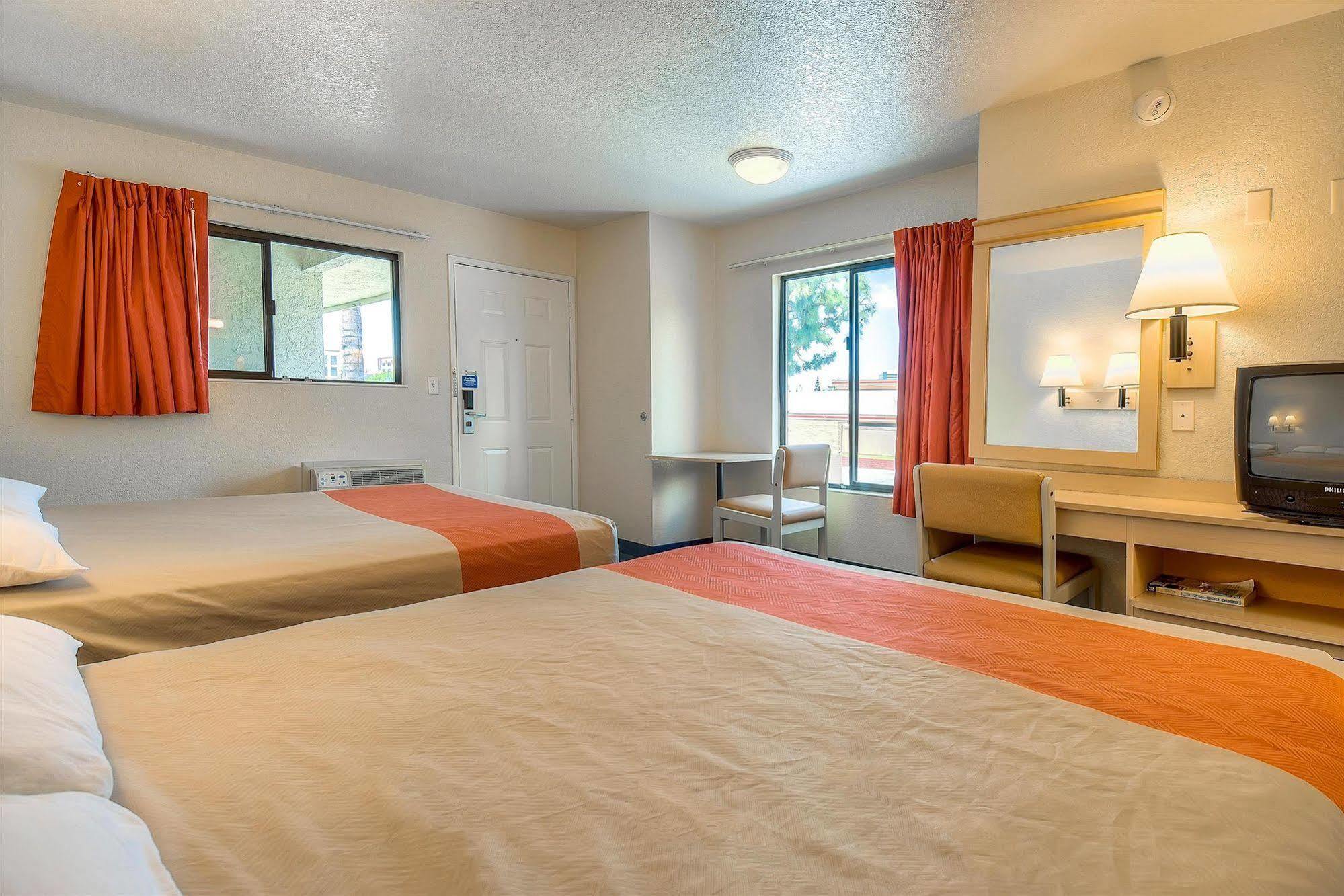 Motel 6 Anaheim Stadium - ออเรนจ์ ภายนอก รูปภาพ