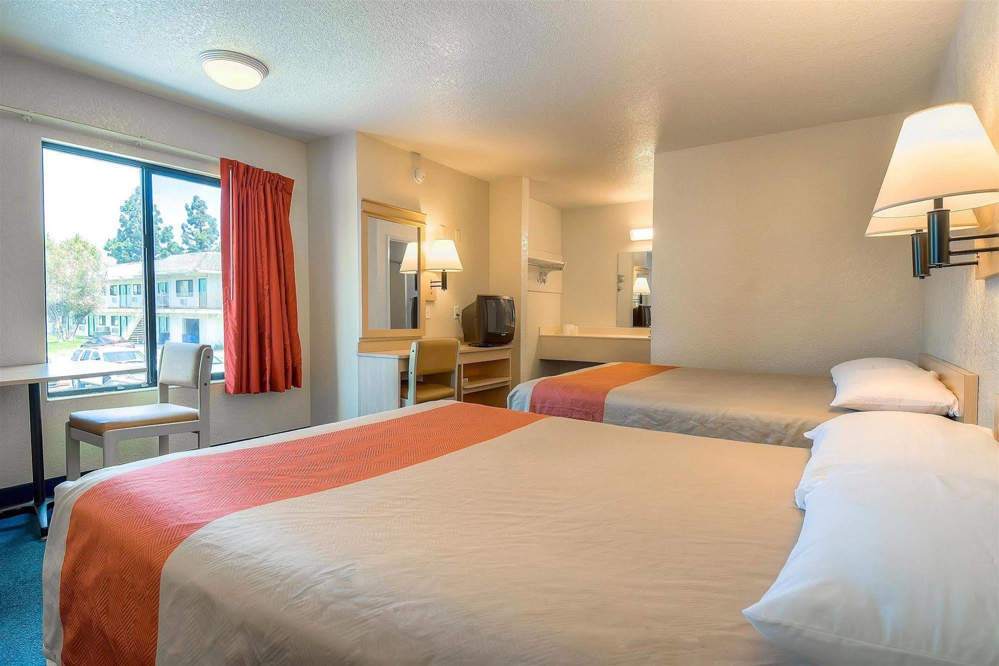 Motel 6 Anaheim Stadium - ออเรนจ์ ภายนอก รูปภาพ