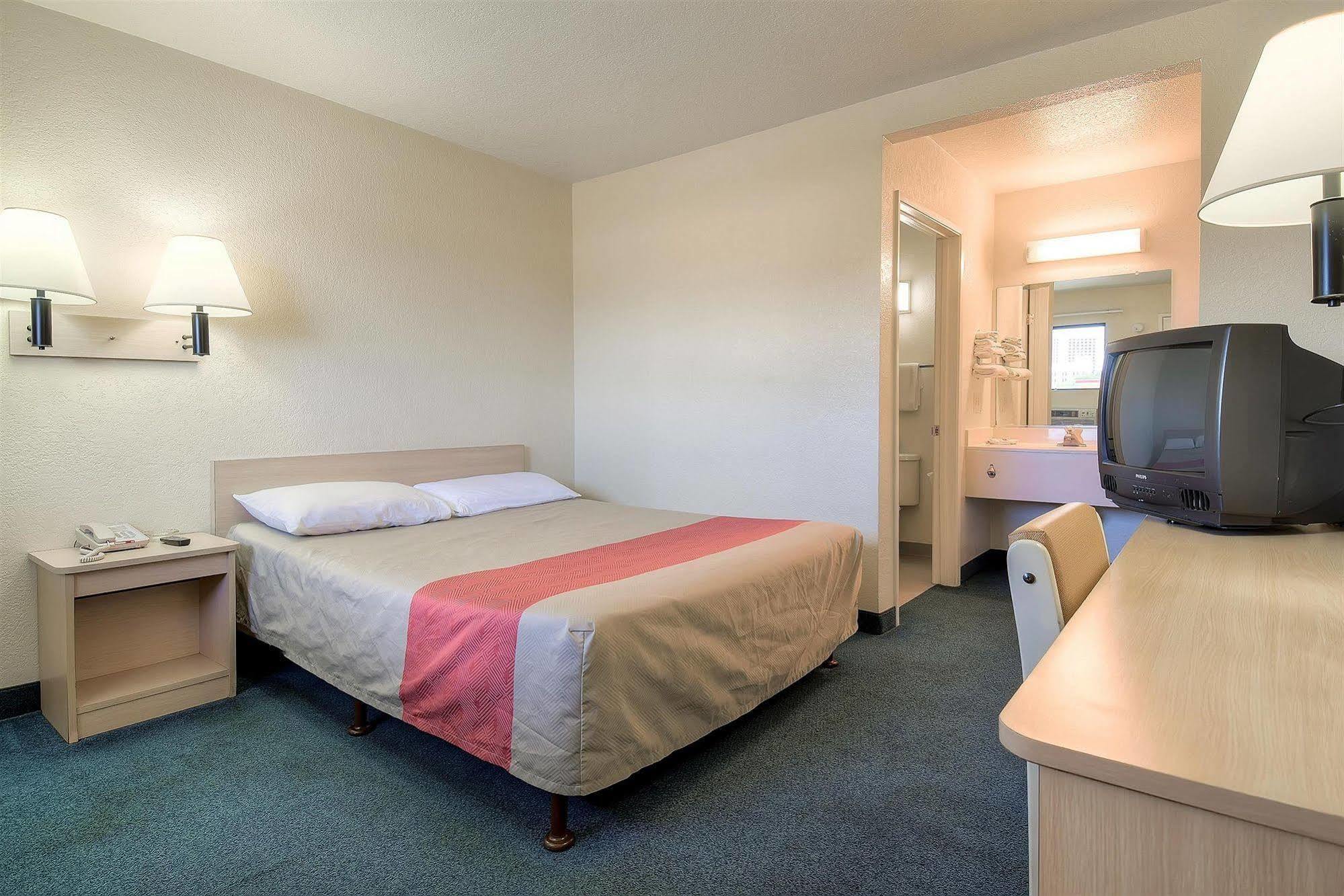 Motel 6 Anaheim Stadium - ออเรนจ์ ภายนอก รูปภาพ
