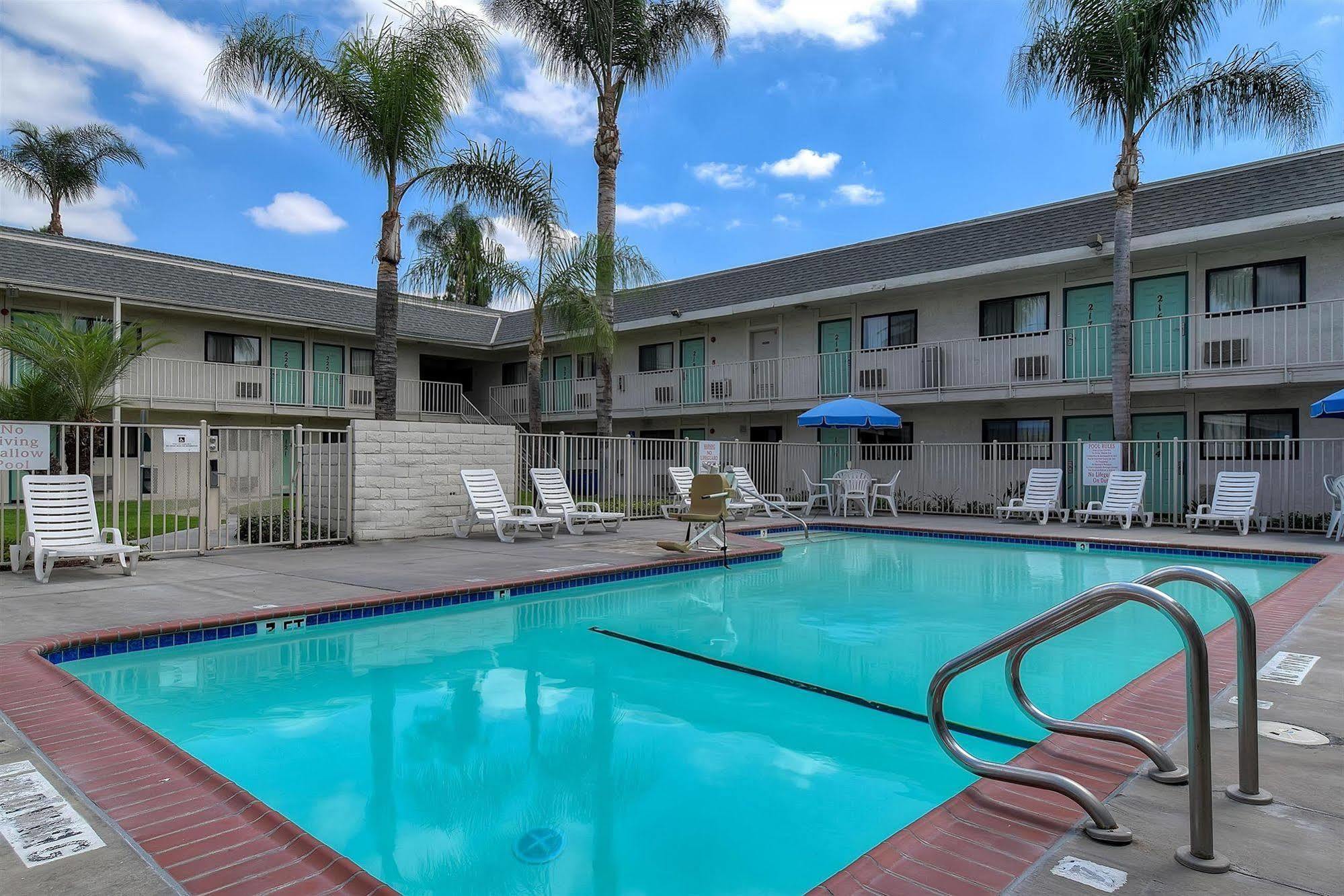 Motel 6 Anaheim Stadium - ออเรนจ์ ภายนอก รูปภาพ