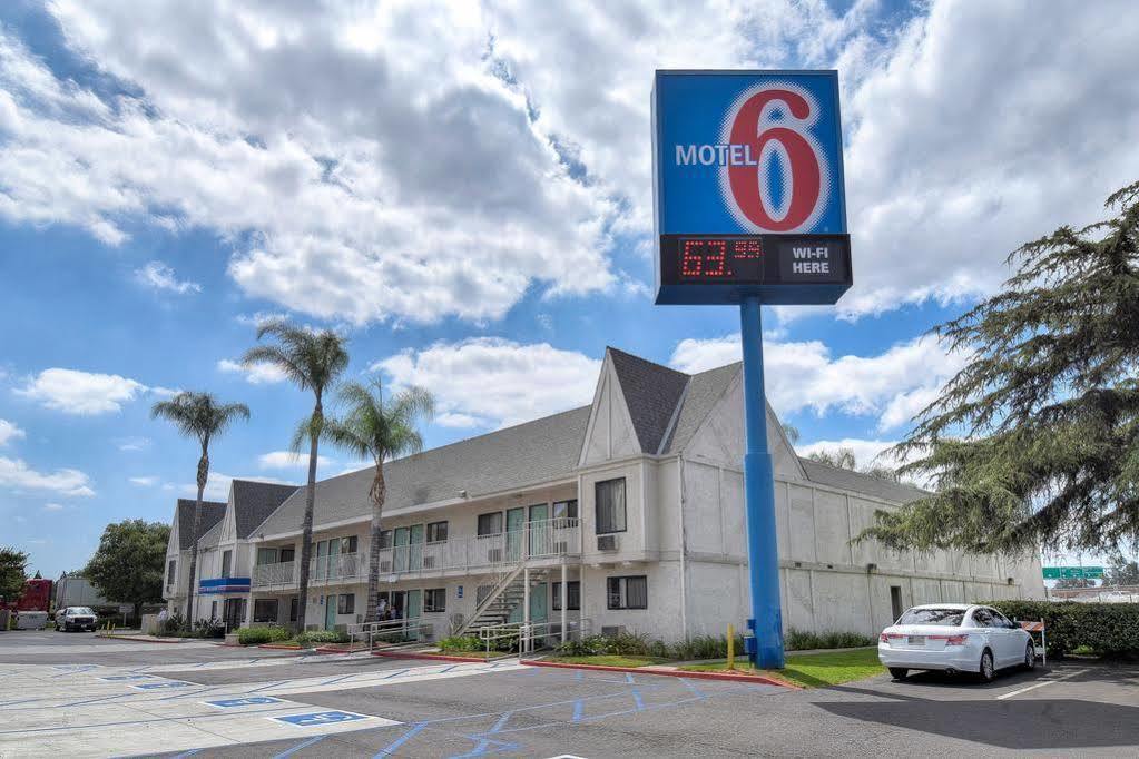 Motel 6 Anaheim Stadium - ออเรนจ์ ภายนอก รูปภาพ